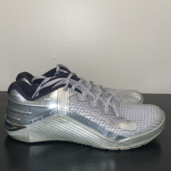 Nike Metcon 6 PRM Metallic Silver Shoe Sz 8.5 - Picture 3 of 10